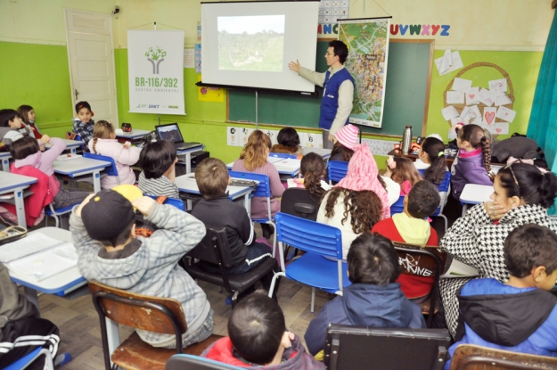 Atividade da Educação Ambiental na E.E.E.F. Dr. Armando Fagundes, no turno da tarde