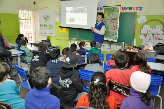 Atividade da Educação Ambiental na E.E.E.F. Dr. Armando Fagundes, no turno da tarde