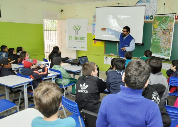 Atividade da Educação Ambiental na E.E.E.F. Dr. Armando Fagundes, no turno da tarde