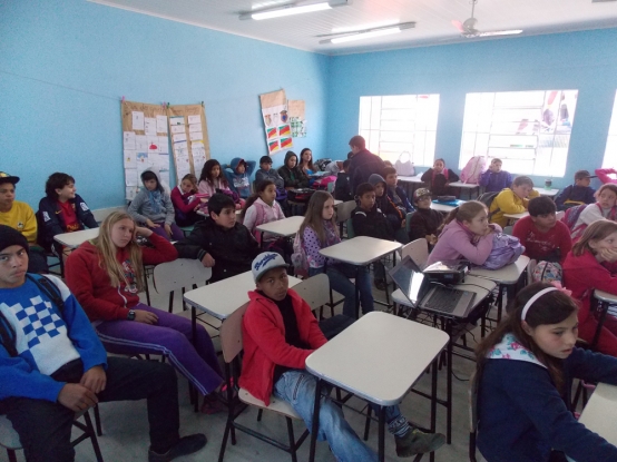 Atividade de Educação Ambiental com os estudantes da E.M.E.F. Ferreira Viana.