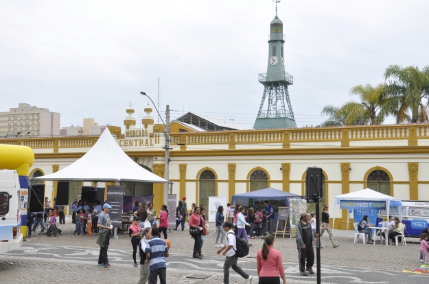 A Gestão Ambiental distribuiu materiais educativos, como o Jogo do Passa-Bicho, história em quadrinhos Mão-pelada: Por um punhado de butiás e desenhos para colorir.