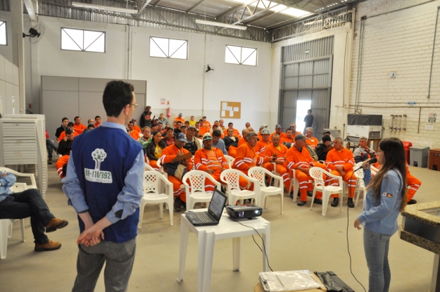 Descarte de resíduos sólidos foi pauta de palestra com colaboradores da construtora do lote 1-A.