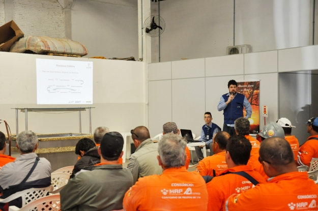 Descarte de resíduos sólidos foi pauta de palestra com colaboradores da construtora do lote 1-A.