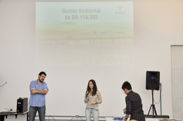 O educador ambiental, Cauê Canabarro, comentou sobre o trabalho desenvolvido pelas equipes dos Programas de Educação Ambiental e Comunicação Social.