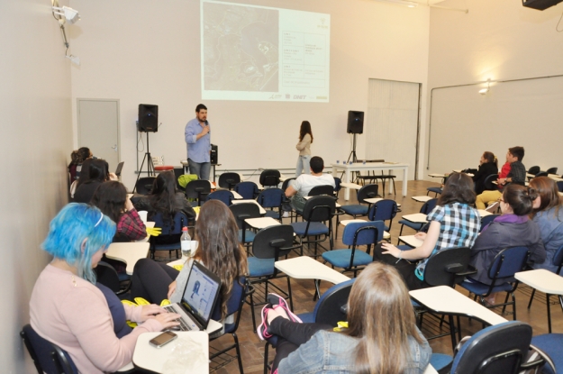 O educador ambiental, Cauê Canabarro, comentou sobre o trabalho desenvolvido pelas equipes dos Programas de Educação Ambiental e Comunicação Social.