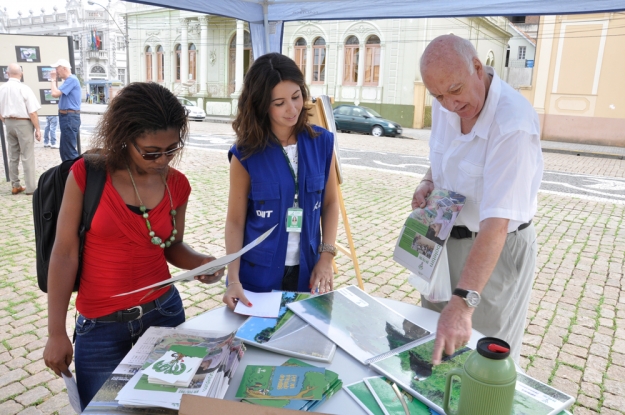 Público que circulou pela exposição fotográfica visitou o estande da Gestão Ambiental da BR-116/392.
