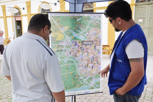 Público que circulou pela exposição fotográfica visitou o estande da Gestão Ambiental da BR-116/392.