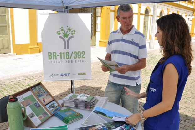 Público que circulou pela exposição fotográfica visitou o estande da Gestão Ambiental da BR-116/392.