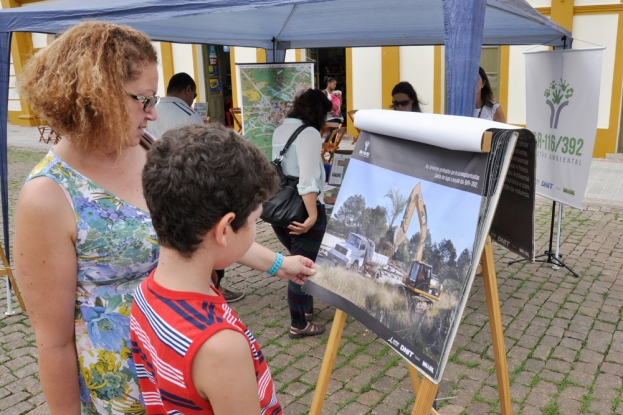 Público que circulou pela exposição fotográfica visitou o estande da Gestão Ambiental da BR-116/392.