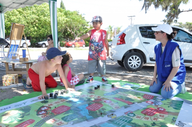 O público infantil se divertiu com os materiais educativos das Gestões Ambientais.