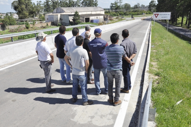 Vistoria no viaduto da Vila da Quinta.