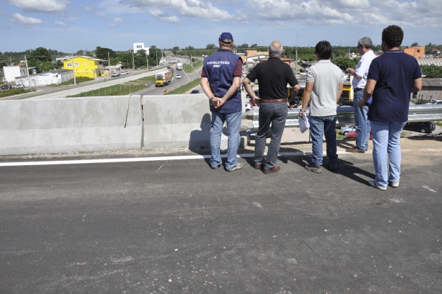 Vistoria no viaduto da Vila da Quinta.