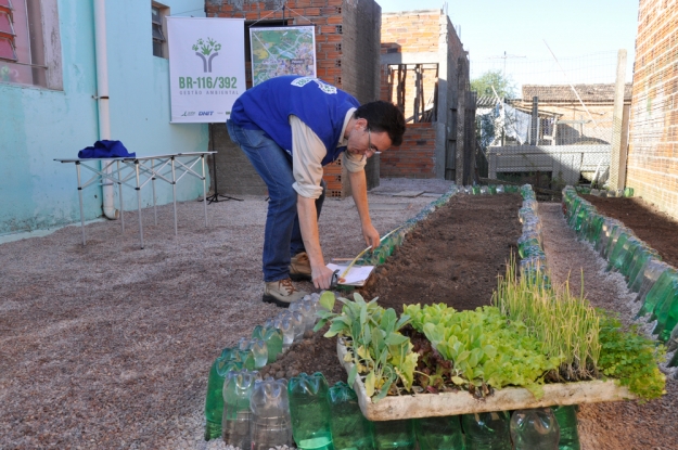 Atividade de Educação Ambiental na Escola Profª Daura Ferreira Pinto no Dia Mundial da Educação.