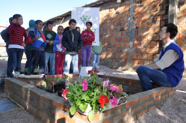 Atividade de Educação Ambiental na Escola Profª Daura Ferreira Pinto no Dia Mundial da Educação.