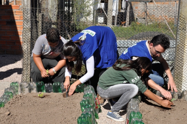 Atividade de Educação Ambiental na Escola Profª Daura Ferreira Pinto no Dia Mundial da Educação.