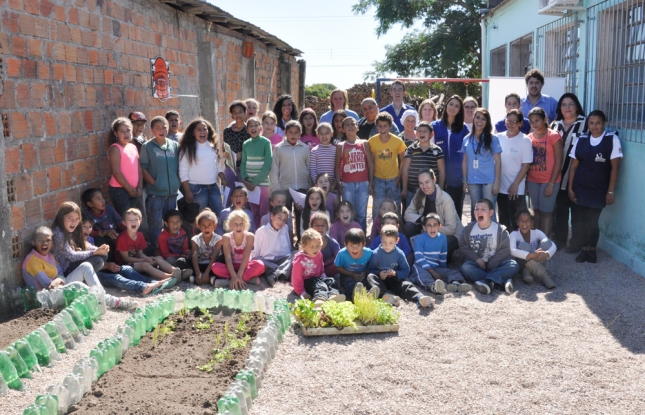 Atividade de Educação Ambiental na Escola Profª Daura Ferreira Pinto no Dia Mundial da Educação.