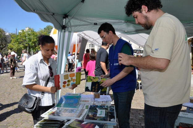 Foram distribuídos materiais educativos para as escolas presentes e para comunidade.