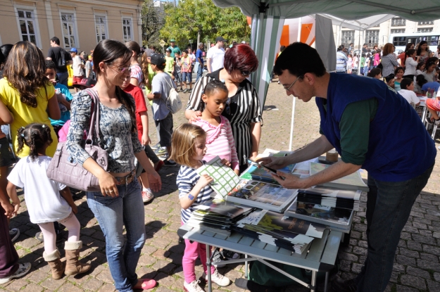 Foram distribuídos materiais educativos para as escolas presentes e para comunidade.