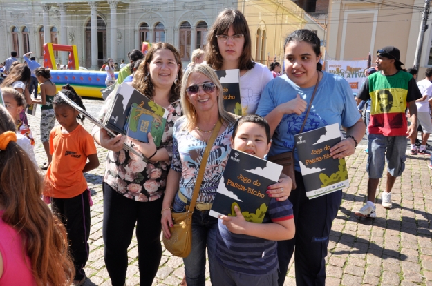 Foram distribuídos materiais educativos para as escolas presentes e para comunidade.