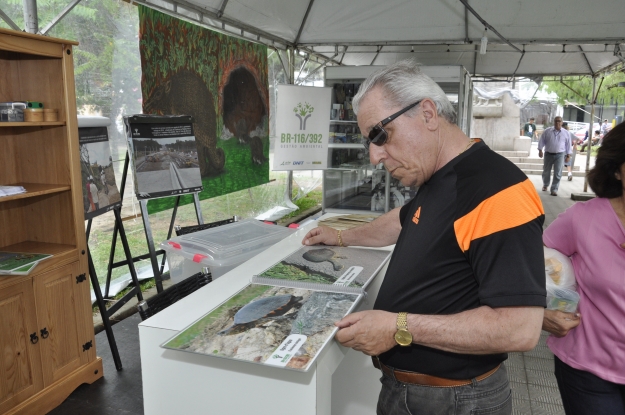 Estande da Gestão Ambiental na 42ª Feira do Livro de Pelotas - 31  de outubro de 2014.