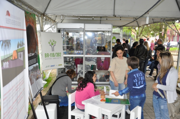 Estande da Gestão Ambiental na 42ª Feira do Livro de Pelotas - 02 de novembro de 2014.