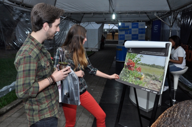 Estande da Gestão Ambiental na 42ª Feira do Livro de Pelotas - 02 de novembro de 2014.