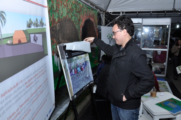 Estande da Gestão Ambiental na 42ª Feira do Livro de Pelotas - 02 de novembro de 2014.