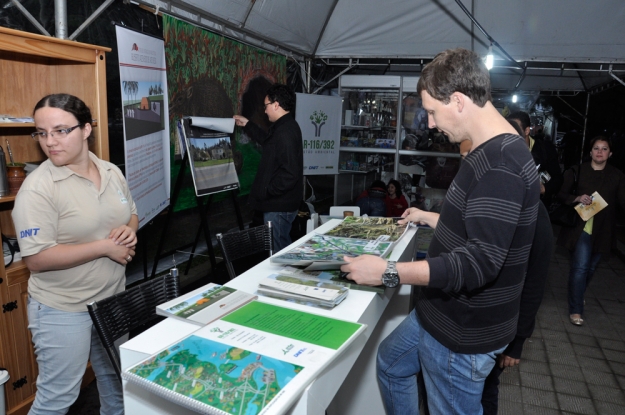 Estande da Gestão Ambiental na 42ª Feira do Livro de Pelotas - 02 de novembro de 2014.