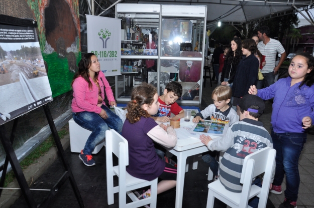 Estande da Gestão Ambiental na 42ª Feira do Livro de Pelotas - 02 de novembro de 2014.