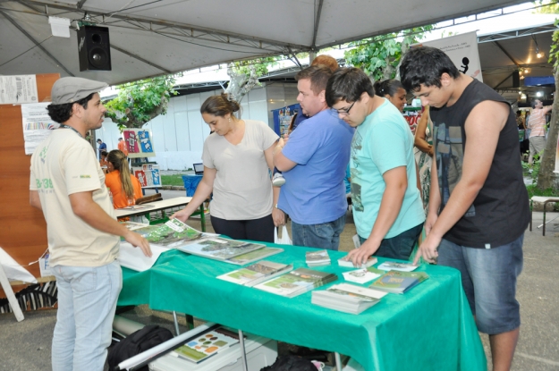 Estande da Gestão Ambiental na 42ª Feira do Livro da FURG - Rio Grande _ 29 de janeiro de 2015.