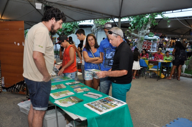 Estande da Gestão Ambiental na 42ª Feira do Livro da FURG - Rio Grande _ 02 de fevereiro de 2015.