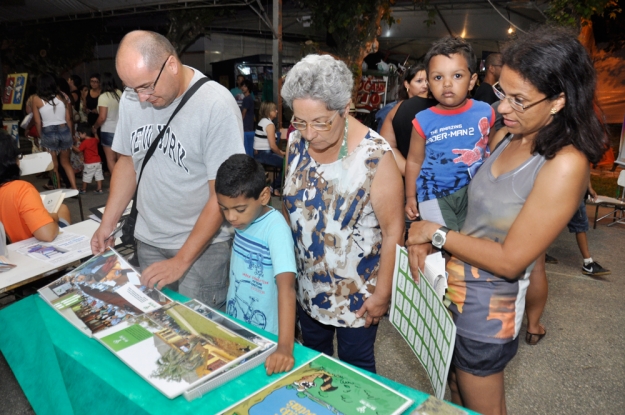 Estande da Gestão Ambiental na 42ª Feira do Livro da FURG - Rio Grande _ 02 de fevereiro de 2015.