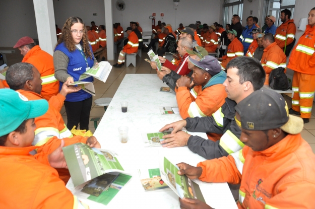 Durante atividade foram apresentados e distribuídos os materiais educativos e boletins informativos da Gestão Ambiental.