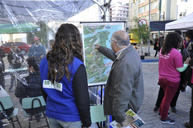 Equipe da Gestão Ambiental da BR-116/392 na atividade da Rua Verde. 15 de junho de 2015