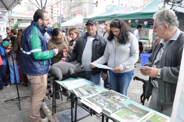 Equipe da Gestão Ambiental da BR-116/392 na atividade da Rua Verde. 17 de junho de 2015