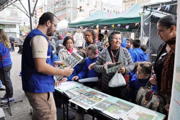Equipe da Gestão Ambiental da BR-116/392 na atividade da Rua Verde. 17 de junho de 2015