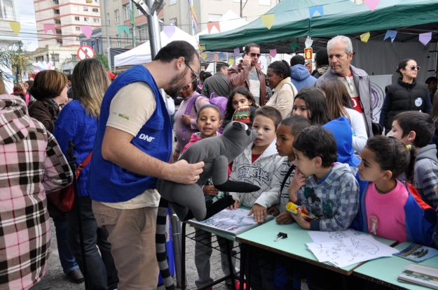 Equipe da Gestão Ambiental da BR-116/392 na atividade da Rua Verde. 17 de junho de 2015